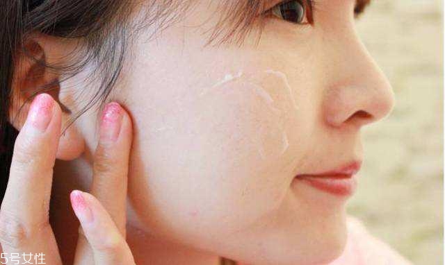 夏天油皮不能敷哪種面膜？這三種面膜越敷越油
