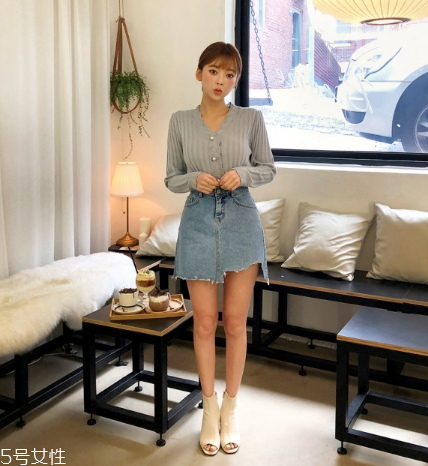 牛仔裙配什么上衣？最經(jīng)典的時(shí)尚穿搭