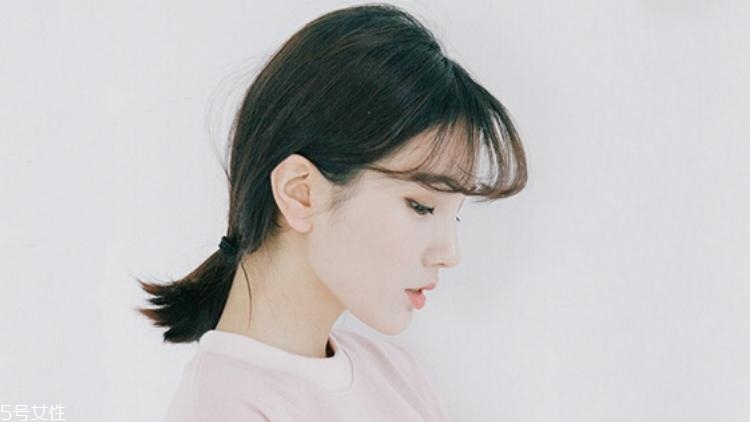 圓臉?lè)侥樳m合什么扎發(fā)？2018流行少女扎發(fā)