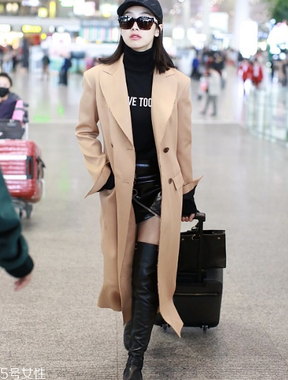 黑色打底衫怎么配衣服？時尚界的常青單品