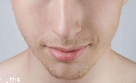 男生怎么化妝顯臉小？這4個(gè)地方化好秒帥