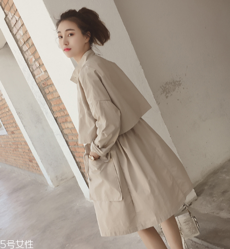 今年流行什么樣的風(fēng)衣？這幾款少女感十足