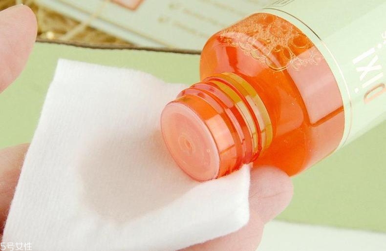 去角質(zhì)化妝水含酒精嗎？適合痘肌嗎？
