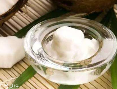 椰子油是什么顏色的？有兩種顏色