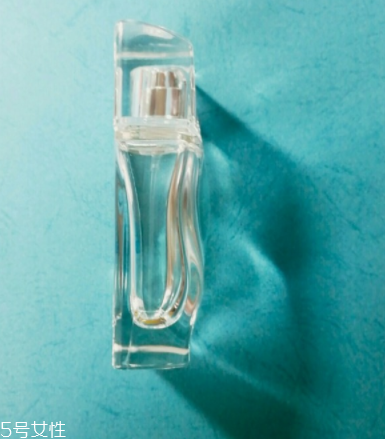 水生調(diào)聞起來(lái)像什么？讓人想起大海的香水