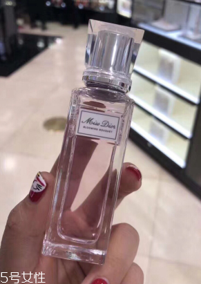 迪奧滾珠香水怎么使用？dior滾珠香水用法