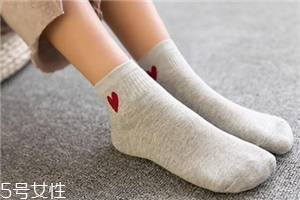 襪子能放在洗衣機(jī)洗嗎？襪子最好手洗