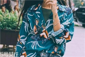碎花衣服怎么搭配？美上天的秘密武器