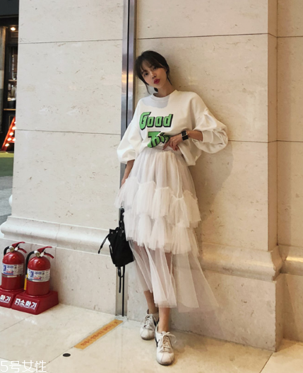 長(zhǎng)袖t恤怎么搭配？屬于你的最佳出門穿搭