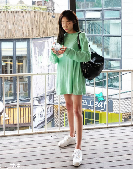 長(zhǎng)袖t恤怎么搭配？屬于你的最佳出門穿搭