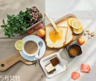 沃森麥盧卡蜂蜜怎么吃？watsonson麥盧卡蜂蜜這樣服用