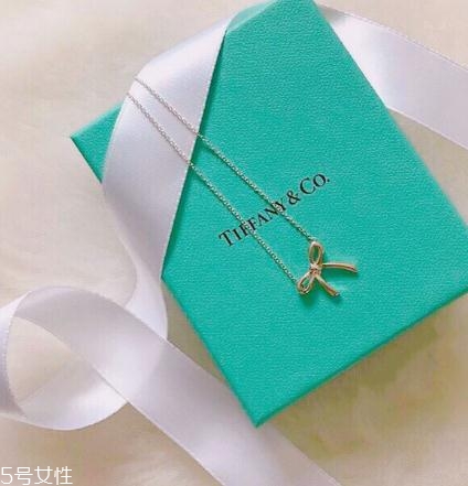 tiffany蒂芙尼項(xiàng)鏈一般多少錢(qián)？蒂芙尼項(xiàng)鏈?zhǔn)袌?chǎng)行情