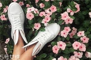 小白鞋適合跑步嗎？這幾類(lèi)小白鞋不適合跑步