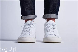 小白鞋可以用牙膏洗嗎？小白鞋用牙膏洗好處多