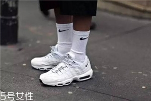 小白鞋上有膠怎么去除？小白鞋上的膠去除方法