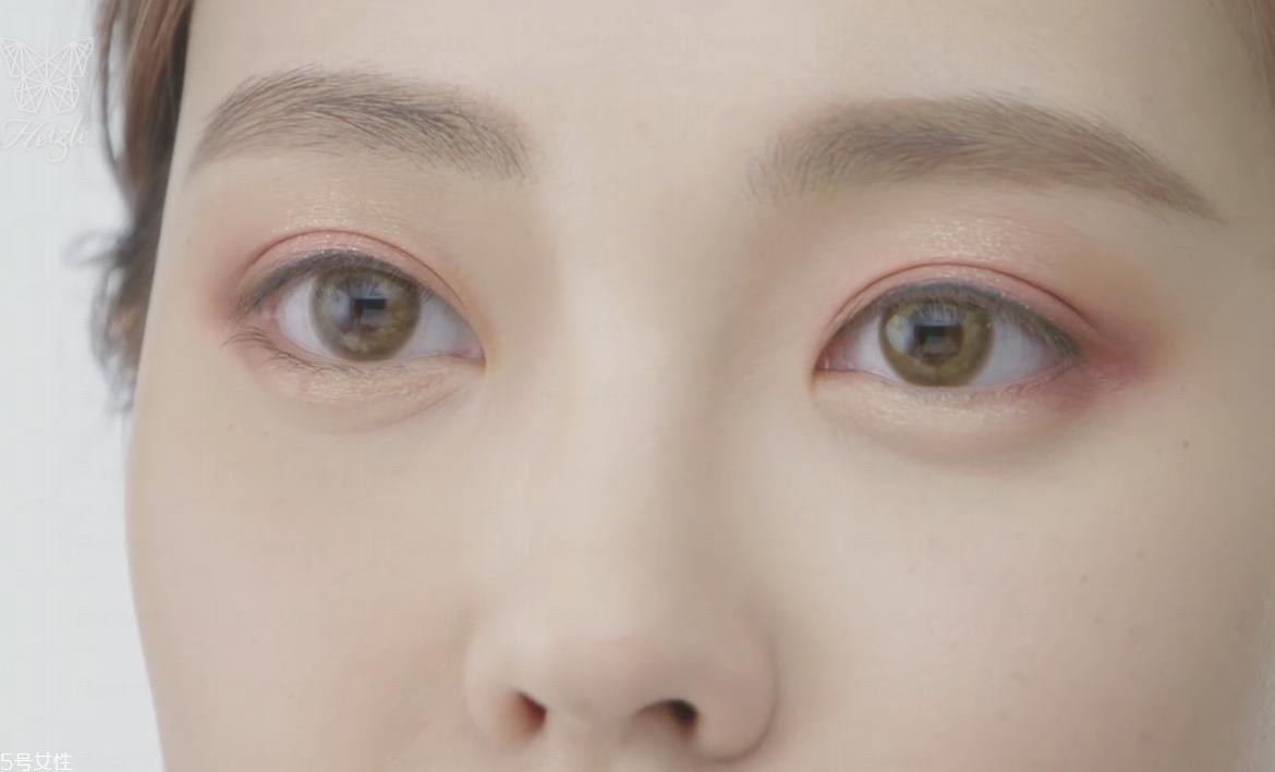 優(yōu)雅氣質(zhì)妝容教程 氣質(zhì)典雅妝容教學