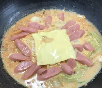 牛奶辛拉面煮多久？牛奶辛拉面牛奶和水的比例