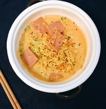 網(wǎng)紅牛奶辛拉面好吃嗎？牛奶辛拉面是黑暗料理嗎