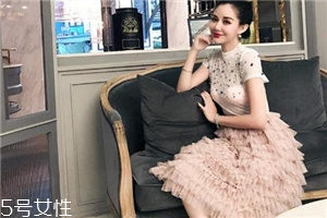 半身裙怎么搭配更優(yōu)雅？半身裙穿搭技巧