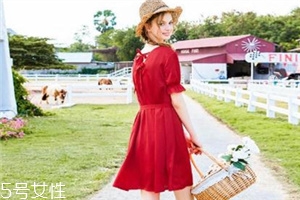 下半身胖怎么搭配衣服？下半身胖穿搭技巧