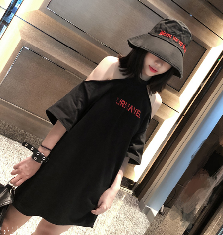 長(zhǎng)款t恤如何搭配？長(zhǎng)款t恤搭配技巧