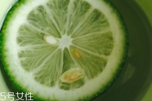 青檸檬可以敷臉嗎？青檸檬敷臉能美白嗎？