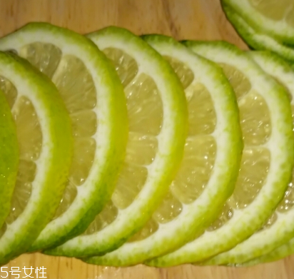 青檸檬可以敷臉嗎？青檸檬敷臉能美白嗎？