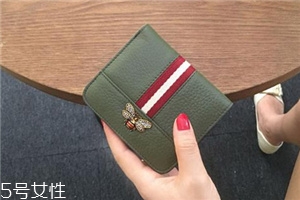 錢(qián)包里放多少錢(qián)合適？錢(qián)包里一般放多少錢(qián)