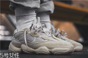 yeezy 500偏碼嗎？yeezy 500鞋碼標準嗎
