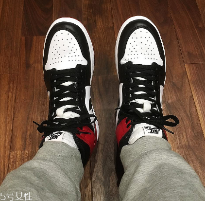 aj 1黑腳趾有女款嗎？aj 1黑腳趾有女生碼數(shù)嗎