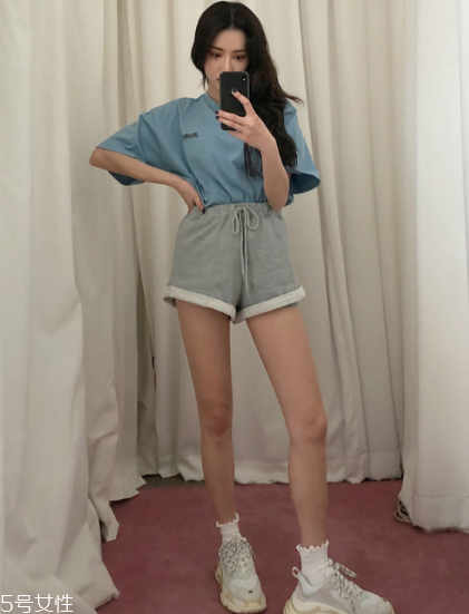 寬松t恤配什么褲子？寬松t恤搭配褲子圖片