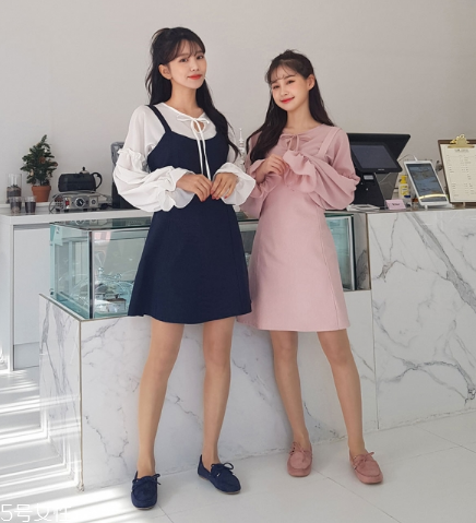 背帶裙配什么鞋子好看？背帶裙搭配鞋子技巧