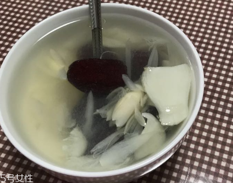 新鮮百合能泡水喝嗎？新鮮百合泡水好嗎？