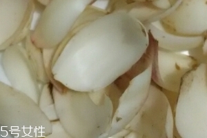 新鮮百合可以燉藕?jiǎn)?？新鮮百合燉藕好吃嗎？