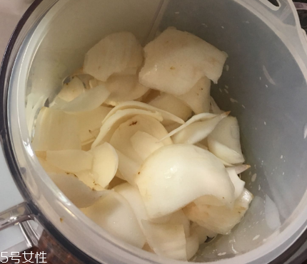 新鮮百合可以燉雞嗎？新鮮百合燉雞好吃嗎？