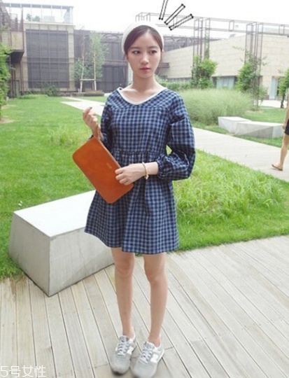 格子連衣裙搭配什么鞋子？格子連衣裙搭配技巧