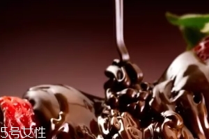 巧克力糖漿怎么做？巧克力糖漿可以做什么？