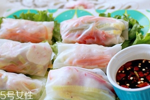 越南春卷皮用冷水還是熱水泡？越南春卷皮泡多久