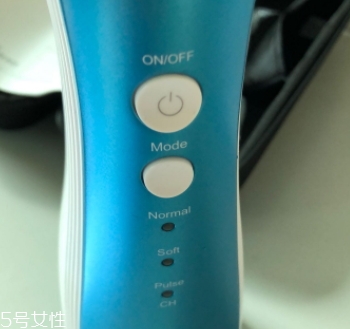 沖牙器和牙線哪個(gè)好？沖牙器和牙線的優(yōu)缺點(diǎn)