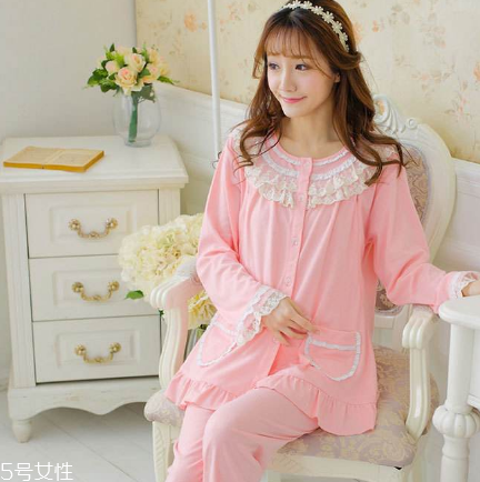 睡衣里面要穿內(nèi)衣嗎？睡衣里面穿不穿內(nèi)衣