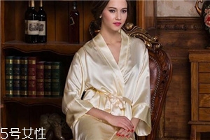 睡衣里面還要穿內(nèi)褲嗎？睡衣里面用不用穿內(nèi)褲