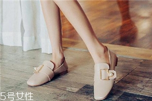 單鞋要買大還是買小？單鞋買大點(diǎn)還是小點(diǎn)好