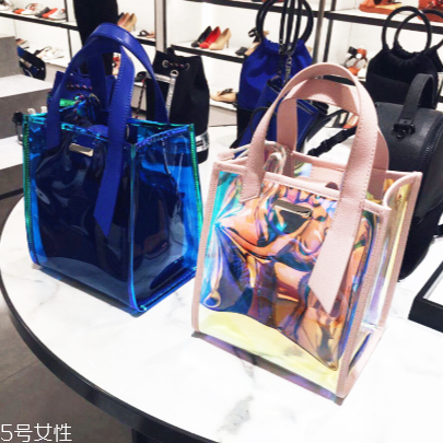 小ck鐳射包在哪里買(mǎi)？charles keith鐳射包在哪能買(mǎi)到
