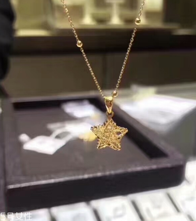 項(xiàng)鏈?zhǔn)屈S金還是k金好？項(xiàng)鏈選黃金還是k金
