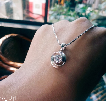 項(xiàng)鏈s925是銀還是白金？項(xiàng)鏈s925屬于白金還是銀