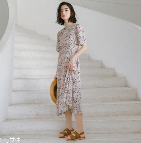 小個(gè)子女生穿什么裙子好看？小個(gè)子女生穿搭技巧