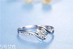 戒指可以戴中指嗎？戒指能不能戴在中指