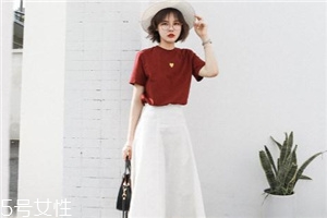 皮膚黃穿什么顏色顯白？適合黃皮女生的衣服顏色