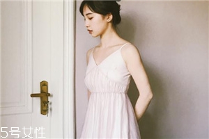 網(wǎng)紗連衣裙怎么搭配？網(wǎng)紗連衣裙搭配圖片