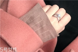 戒指戴小指是什么意思？戒指戴小指代表什么含義